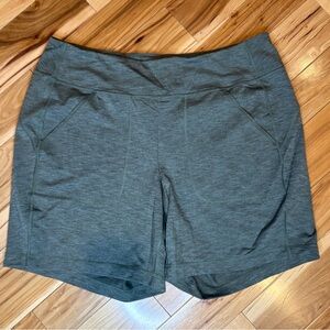 Duluth Trading Co women’s NoGa shorts